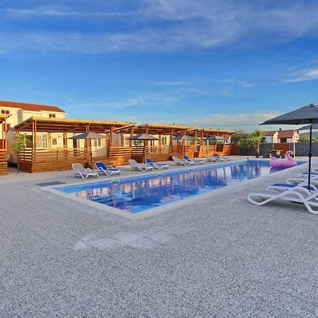 Poolside Mobile Home Турань Экстерьер фото