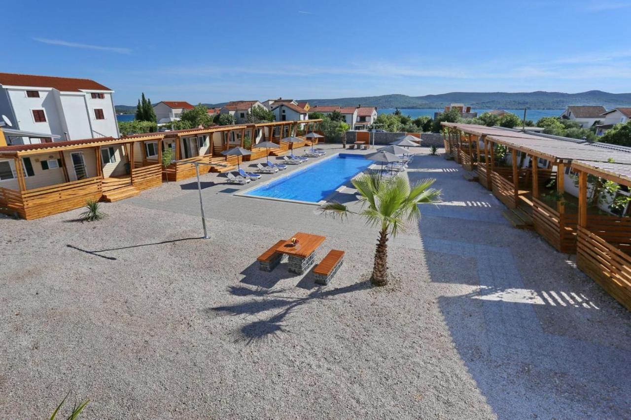 Poolside Mobile Home Турань Экстерьер фото