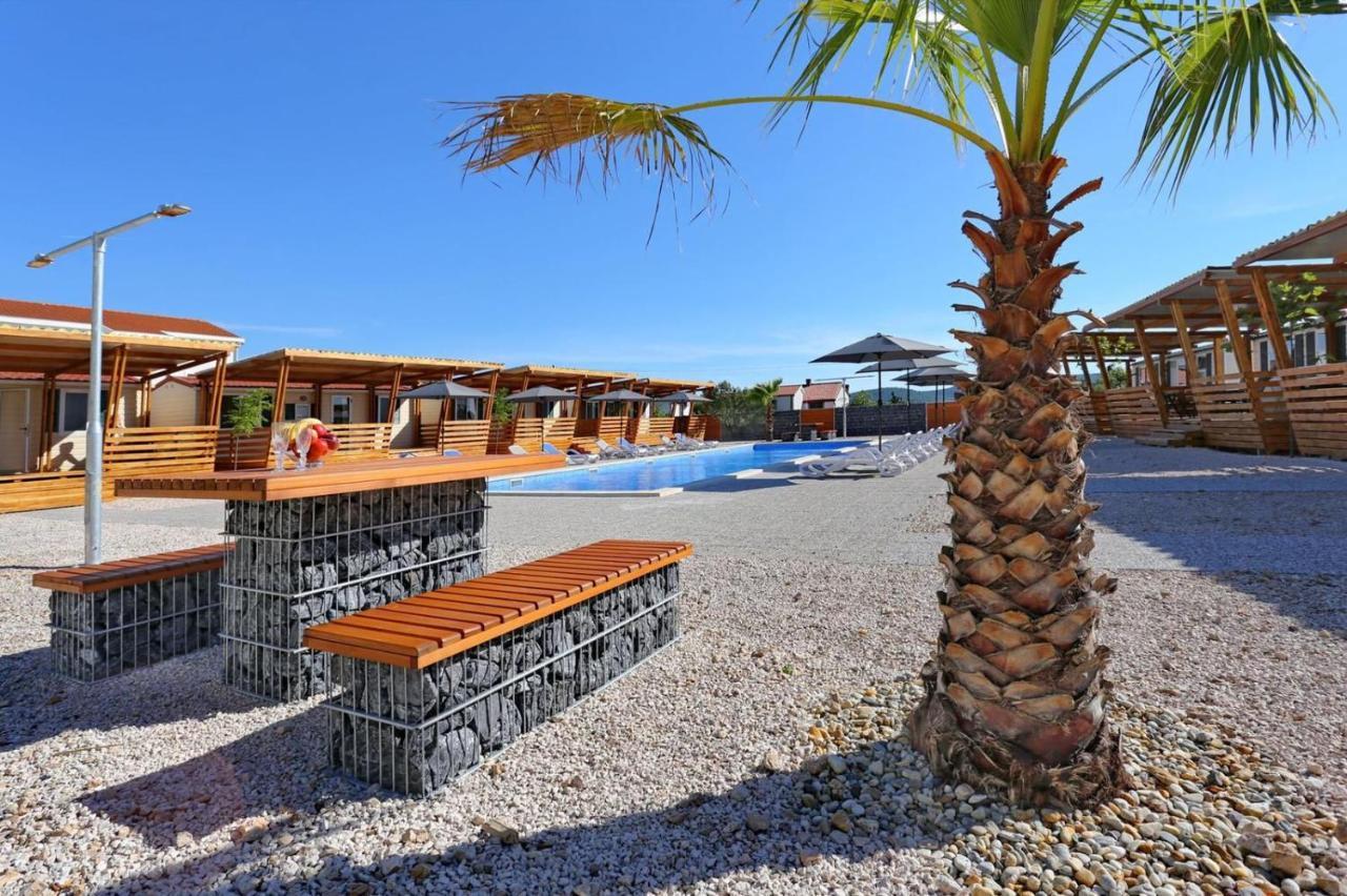 Poolside Mobile Home Турань Экстерьер фото